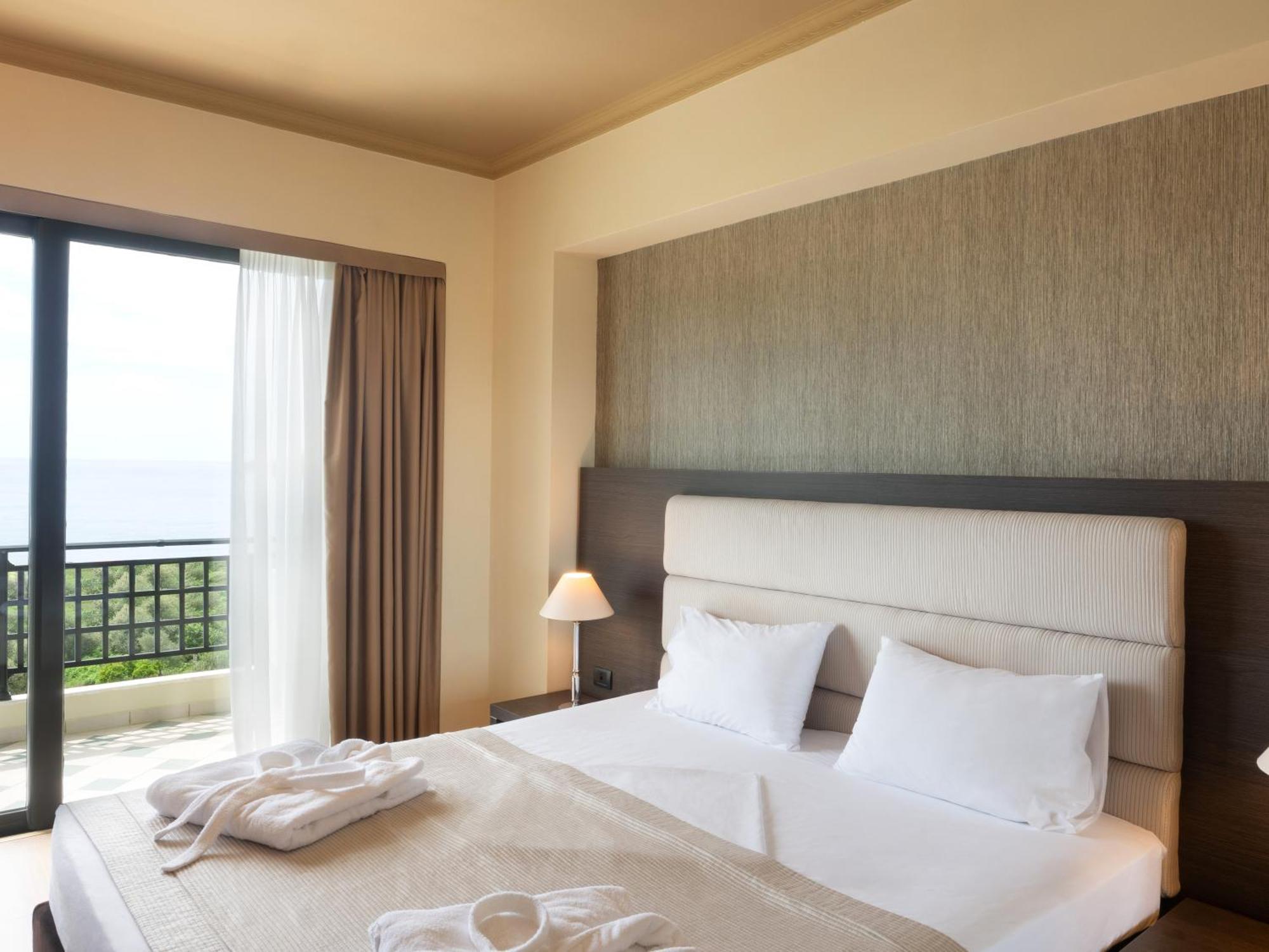 Rapo'S Resort Hotel Himare Exterior photo