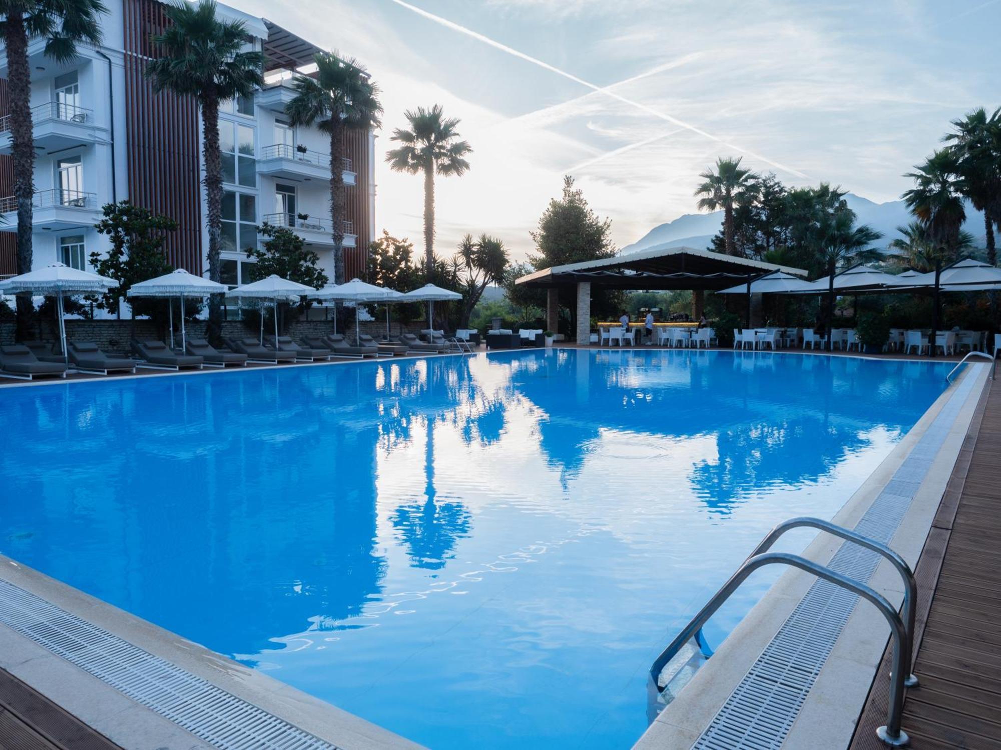 Rapo'S Resort Hotel Himare Exterior photo