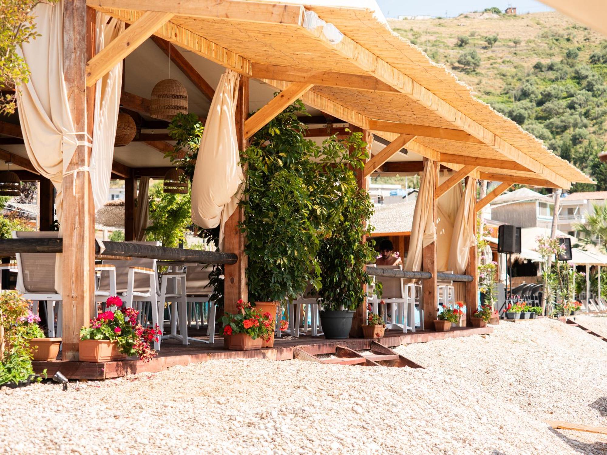 Rapo'S Resort Hotel Himare Exterior photo