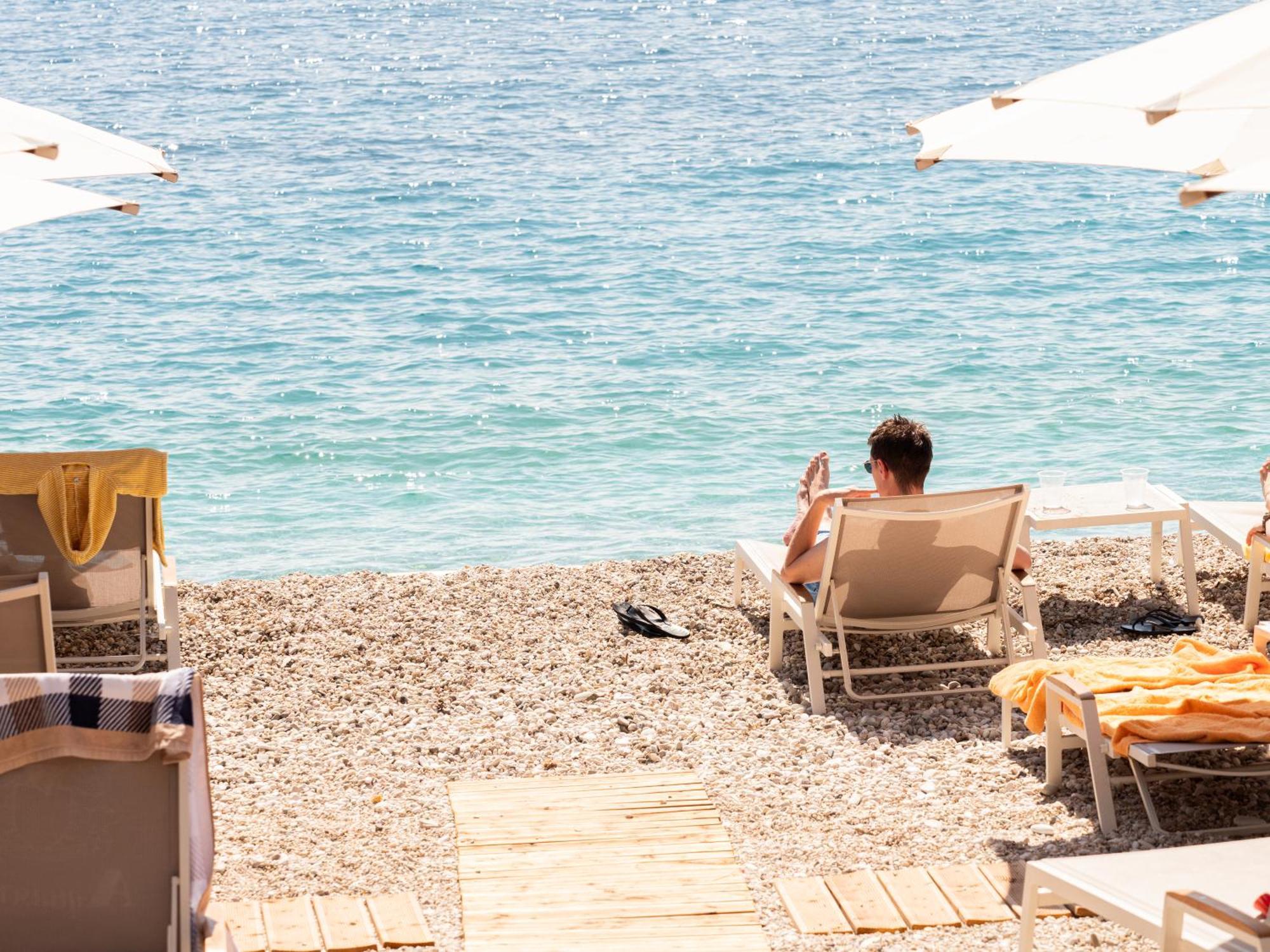Rapo'S Resort Hotel Himare Exterior photo